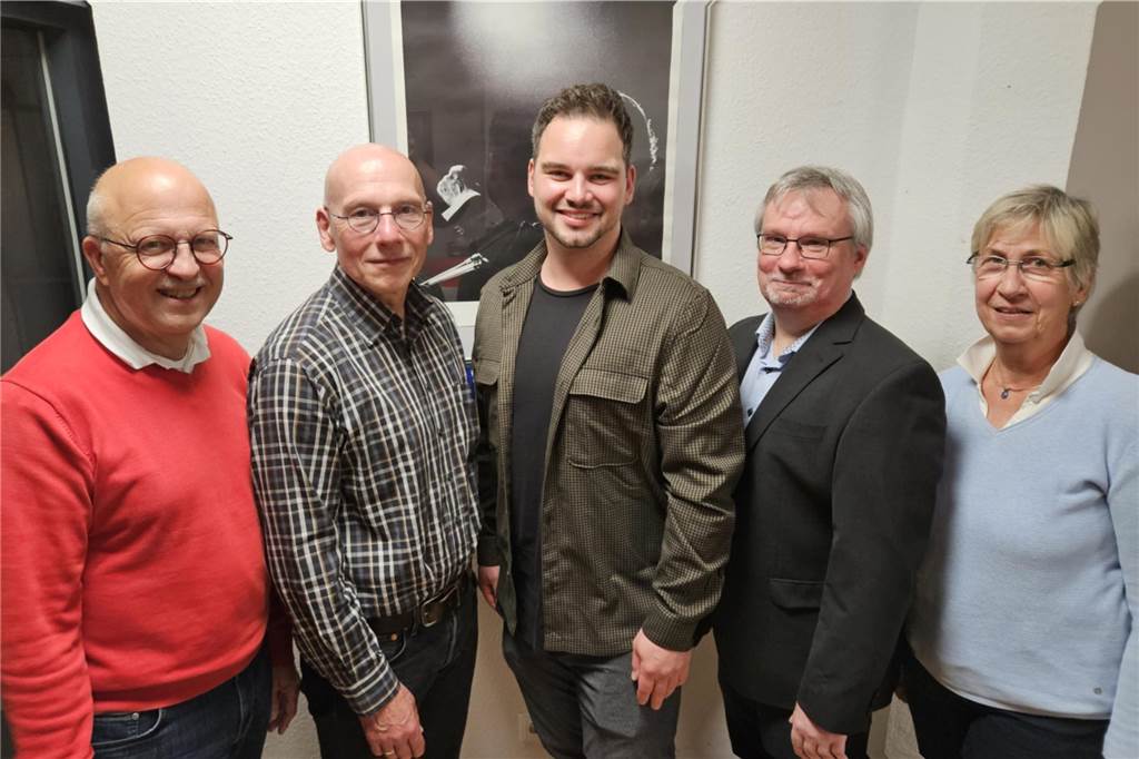 Sven Linnemann ist neuer Vorsitzender der SPD Werne Der neue geschäftsführende Vorstand der SPD (v.l.n.r.): Siegfried Scholz (stellvertretender Kassierer), Dirk Pohl (stellvertretender Vorsitzender), Sven Linnemann (Vorsitzender), Dennis Drave (Kassierer) und Doris Scholz-Bürger (stellvertretende Schriftführerin). Es fehlen Jutta Alexewicz (Schriftführerin) und Patrick Haase (stellvertretender Vorsitzender).