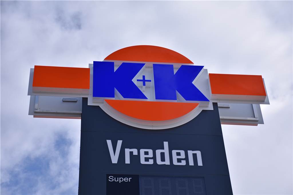Mit Video: Letzte Bauarbeiten des K+K-Marktes vor der Eröffnung Der Neue K+K soll am 18. Mai eröffnen. Die letzten Bauarbeiten laufen momentan auf Hochtouren.