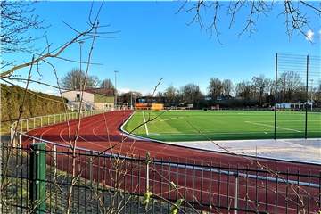 Der neue Kunstrasenplatz des TuS Sythen wird von der Stadt Haltern kurzzeitig freigegeben, ehe er wieder gesperrt wird.