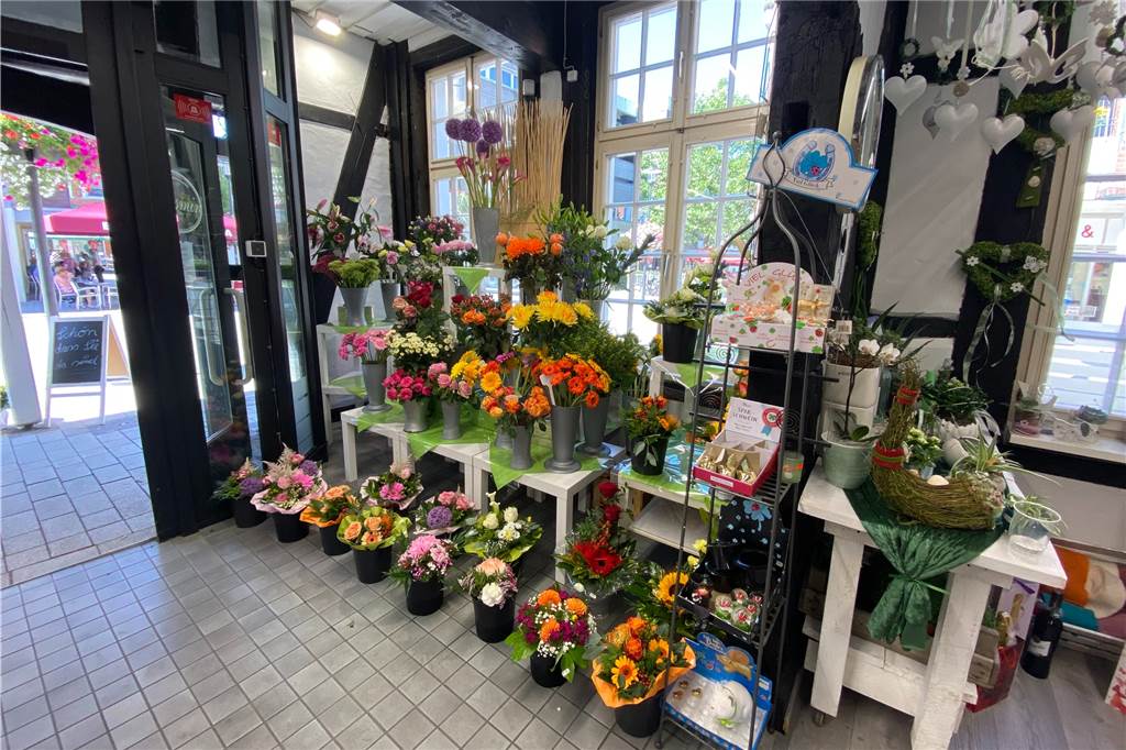 Neueröffnung an der Bonenstraße: Blumen Jasmin erhält viele Glückwünsche Ein Laden mit Blumen