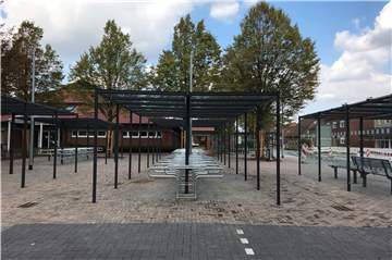 Der neue Mobilpunkt an der Stadthalle ist bereits errichtet. Jetzt rücken andere Bauarbeiter an, um die 30 Jahre alte Halle umzubauen und zu verschönern.