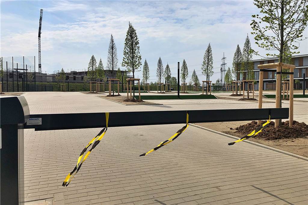 BVB-Trainingsgelände: Umbau schreitet voran - Pförtnerhaus mit Clou Der neue Parkplatz an der Adi-Preißler-Alllee bietet Platz für rund 100 Fahrzeuge.