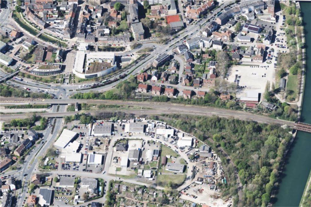 Neuer Radweg an Gleisen soll Bahnhof Dorsten direkt mit Hervest verbinden Bahngleis zwischen Bahnhof und Kanalbrücke von oben