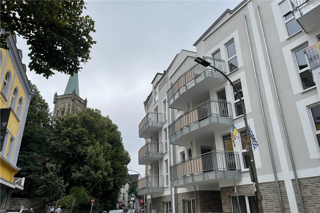 Der neue Seniorenwohnsitz liegt im Schatten der Bartholomäuskirche.
