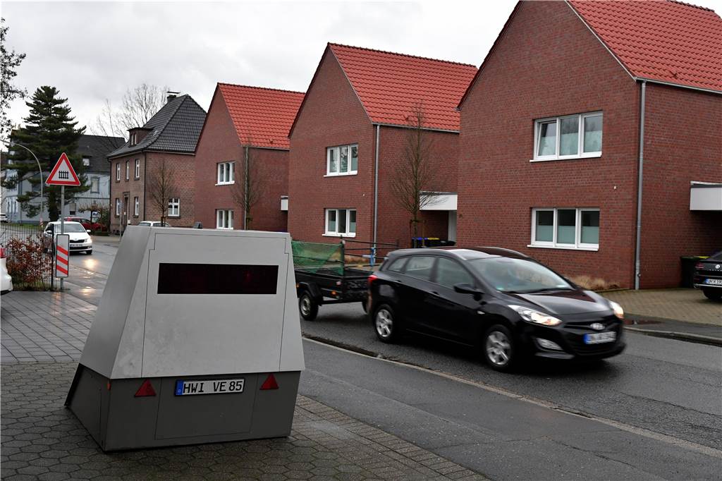 Blitzer in Selm: An diesen 19 Straßen dürfen sie aufgestellt werden Der neue „Superblitzer“ des Kreises wurde bereits im Februar an der Olfener Straße eingesetzt.