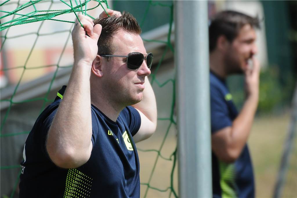 Spvg Schwerin hat bescheidene Bezirksliga-Ziele trotz mega-großem Kader Der neue Trainer Dennis Hasecke gibt bei der Spvg Schwerin einen einstelligen Tabellenplatz als Saisonziel aus.