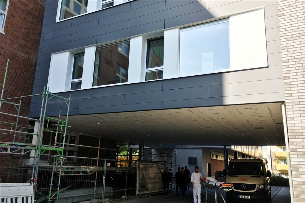 Johannes-Hospital Dortmund baut neuen Trakt komplett unterirdisch Der neue Übergangsbereich zwischen dem Gartentrakt und Westflügel.