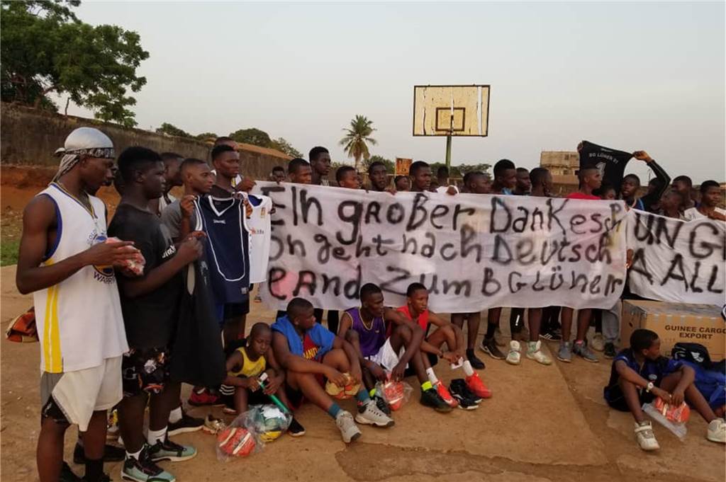 „Merci“ aus Afrika: Aktion der BG Lünen kommt gut an Der neue Verein in Guinea verfügte zuvor kaum über eigene Sport-Utensilien.