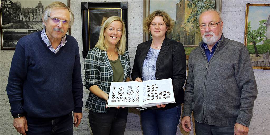 Meike Schröder und Kerstin Janßen hauchen Heimatverein Flaesheim neues Leben ein Der neue Vorstand des Heimatvereins Flaesheim startet durch, v.l.: Klaus Manthey (Schriftführer), Kerstin Janßen (2. Vorsitzende), Dr. Meike Schröder (1. Vorsitzende) und Hartmut Klatt (Kassierer).