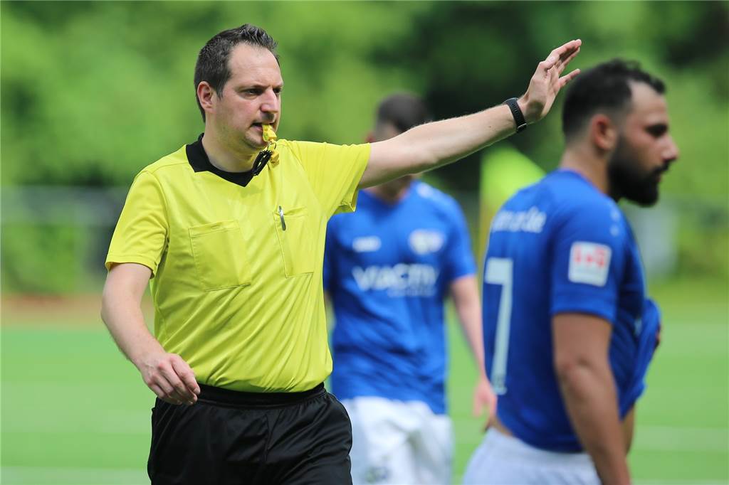 Wacker Obercastrop hat noch acht Neue - einer hat die Regionalliga und Oberliga als Heimat Der neue Wacker-Schiedsrichter David Hennig leitet Partien in der Oberliga und ist Assistent in der Regionalliga.