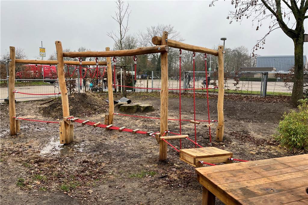 Die Schülerinnen und Schüler der 4c haben als erste den neuen Spielbereich getestet.