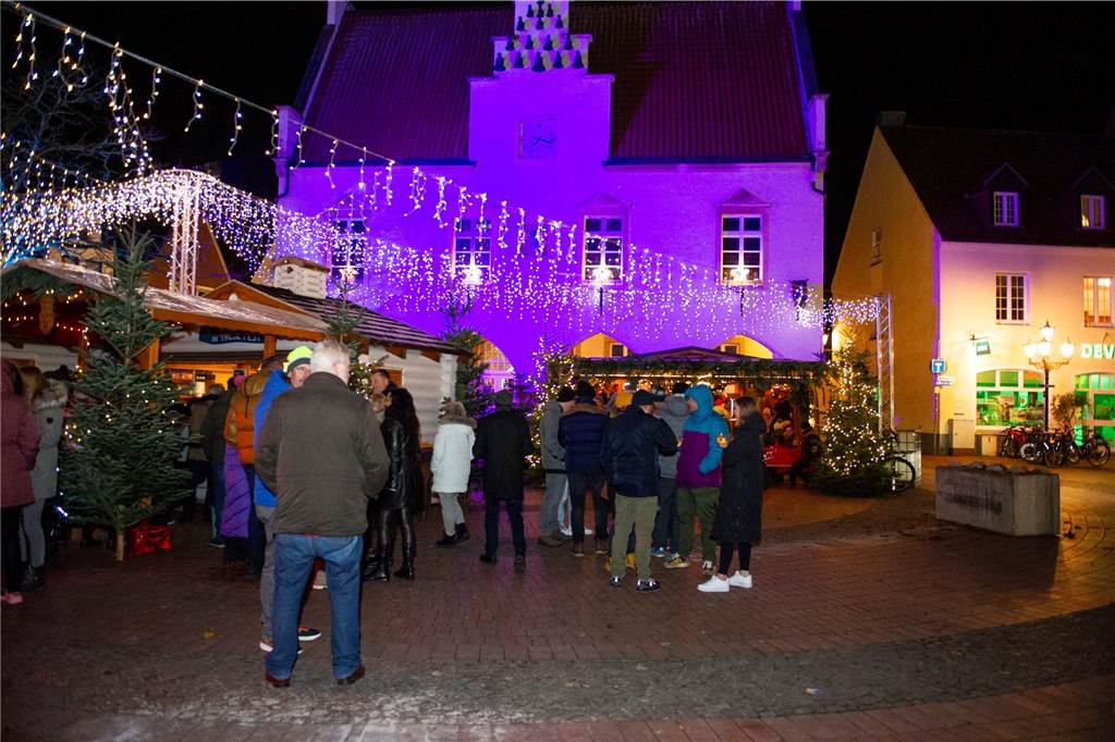 Gäste auf dem Nikolausmarkt