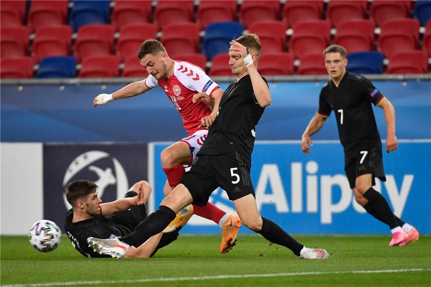 Drama im Elfmeterschießen: Amos Pieper schießt DFB ins EM-Halbfinale Der Nordkirchener Amos Pieper (2.v.r.) spielte gegen Dänemark im Viertelfinale der U21-Europameisterschaft.