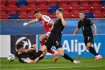 Der Nordkirchener Amos Pieper (2.v.r.) spielte gegen Dänemark im Viertelfinale der U21-Europameisterschaft.