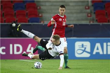 Der Nordkirchener Amos Pieper (weiß) gab sein Europameisterschafts-Debüt für die U21 des DFB-Elf.