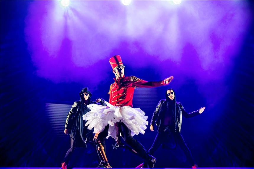 Ballettprojekt: Der „Nussknacker“ tanzt Breakdance Der Nussknacker ist in dem Stück die tragische Figur auf der Suche nach ihren Beinen.