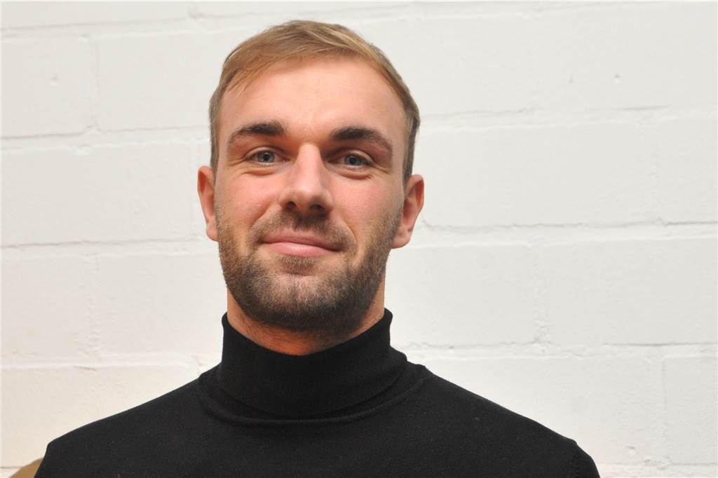 SV Wacker Obercastrop möchte sechsstellige Summe für seine Fußballer investieren Der Obercastroper Westfalenliga-Spieler Marius Hoffmann engagiert sich auch in der Marketingabteilung des SV Wacker.