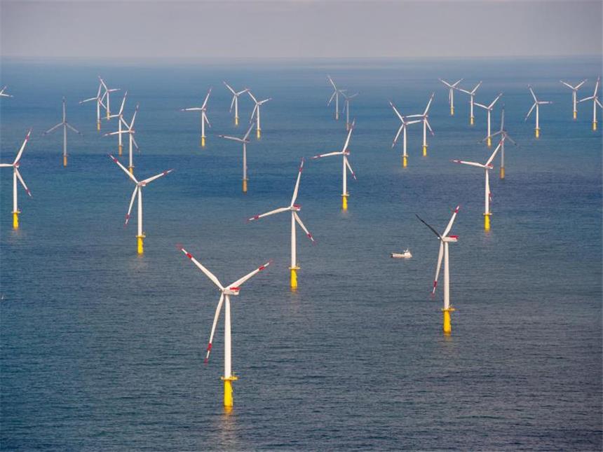 Strom aus Offshore-Windkraftwerken kommt billiger ans Netz Der Offshore-Windpark Butendiek. Foto: Daniel Reinhardt/Illustration
