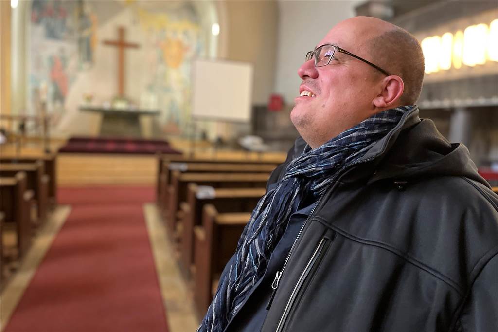 Nach Ende der Petrikirche: Erlöser-, Christus- oder Josefskirche sind Optionen Der Opa von Tom Nießen ist in der Wandmalerei hinter dem Altarbild „verewigt“.