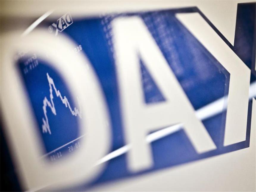 Dax beendet den Tag über 10 600 Punkten Der operative Gewinn (Ebit) der 30 Dax-Konzerne schrumpfte im zweiten Vierteljahr gegenüber dem Vorjahreszeitraum. Foto: Frank Rumpenhorst