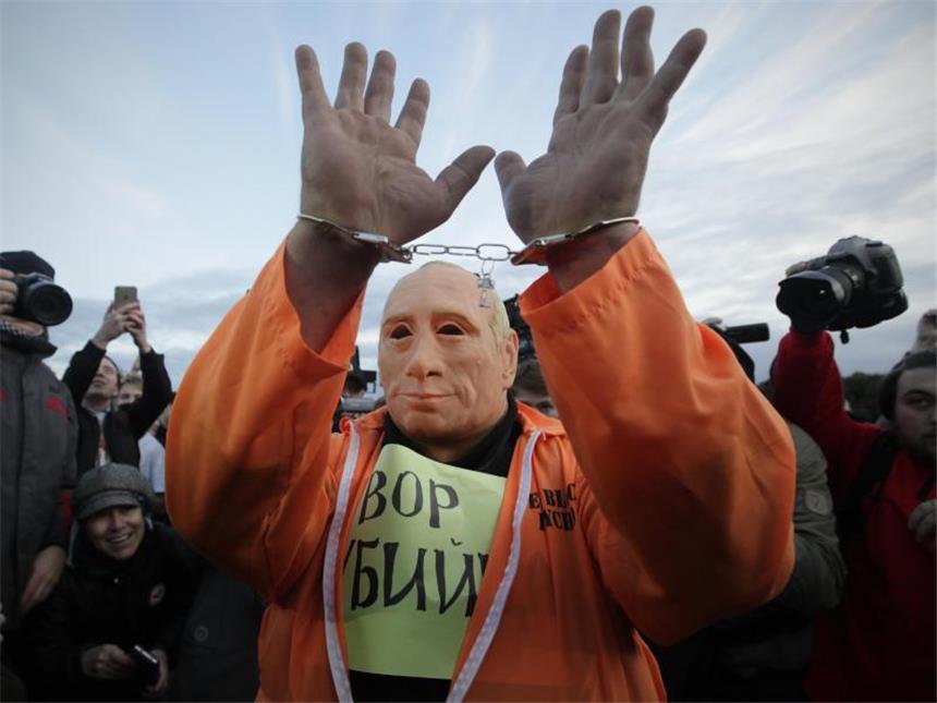 Mehr als 270 Menschen in Russland festgenommen Der Oppositionelle Nawalny hatte zu Putins 65. Geburtstag zu landesweiten Massenprotesten aufgerufen. Foto: Dmitri Lovetsky