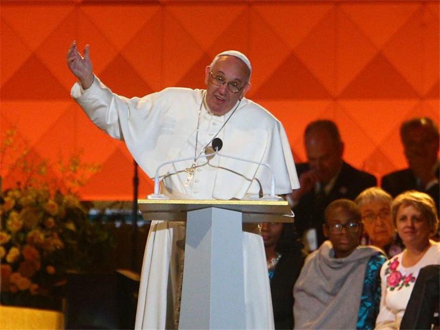 Papst verlässt USA - «Tage der Gnade» Der Papst predigt in den USA während eines Festes für Familien. Foto: Eric Thayer/Pool