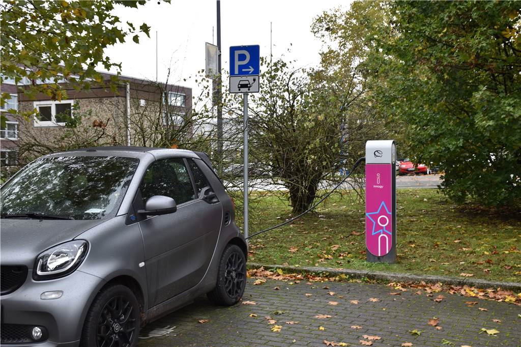 Hier finden Pendler aus dem Dortmunder Nordosten kostenfreie Park-and-Ride-Parkplätze Der Park-and-Ride-Parkplatz am Hafen bietet Haltern von Elektrofahrzeugen die Möglichkeit, ihr Auto aufzuladen.