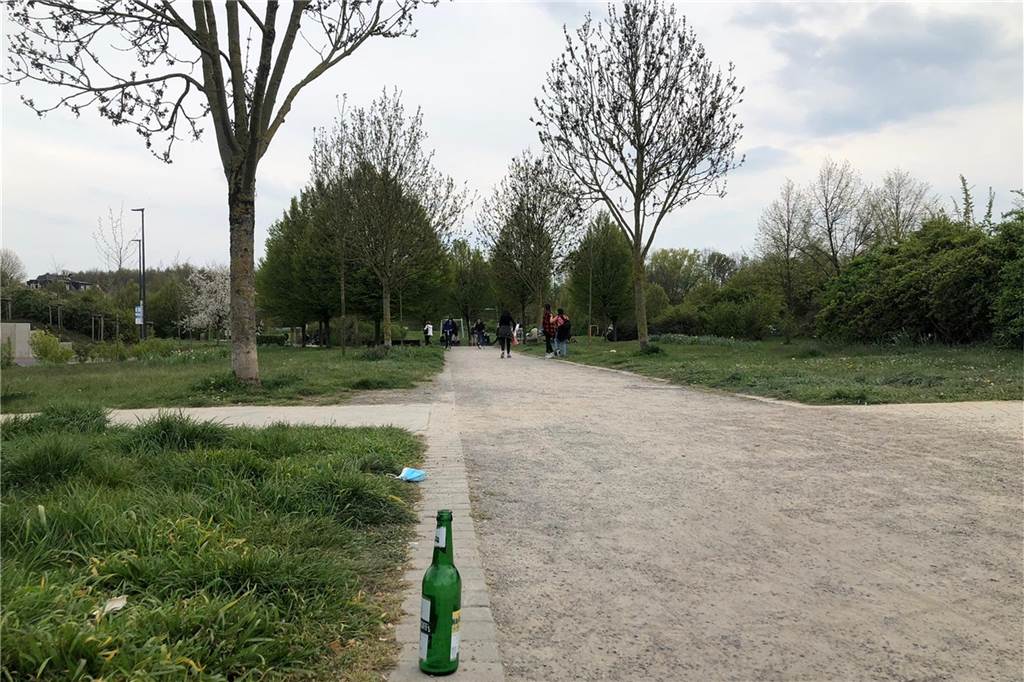 Mit Video: Basketball, Skaten oder Schaukeln: Auf diesem Spielplatz geht alles Der Park der Generationen in Lütgendortmund ist nicht unsagbar dreckig, aber auch nicht auffallend sauber.