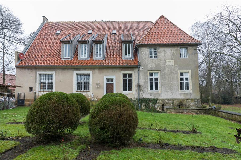 Der parkähnliche Garten kann für einen Sektempfang genutzt werden.