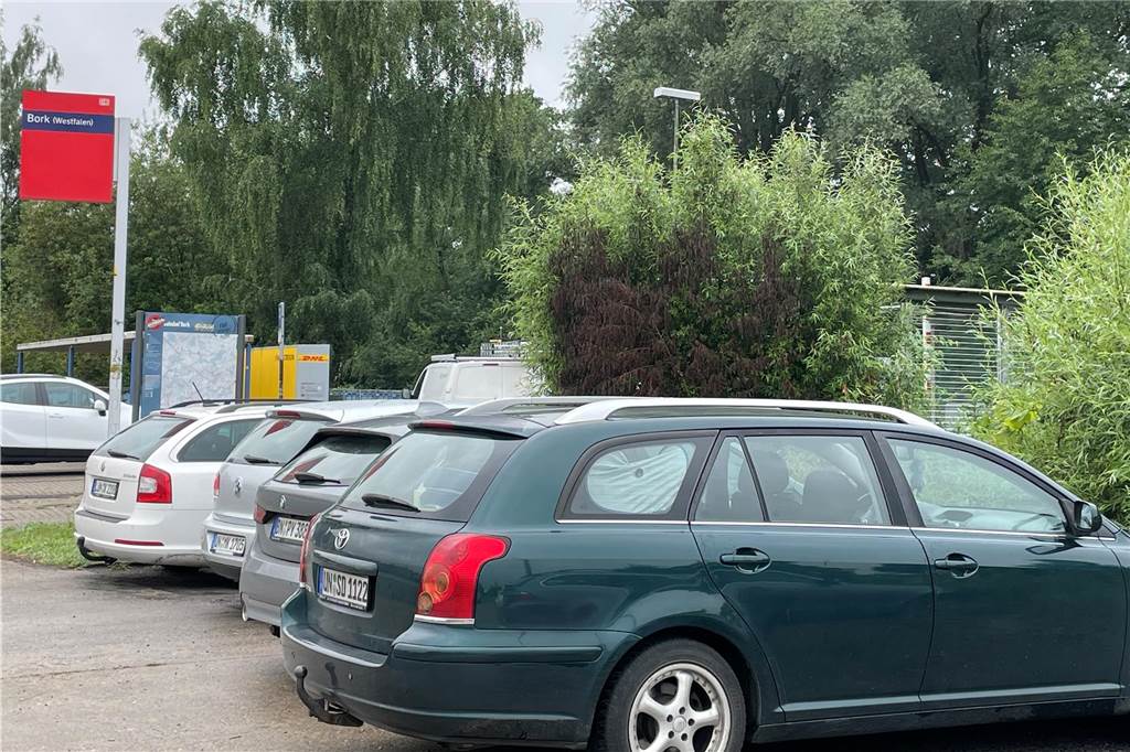 Sanierung des Bahnhofs Bork beginnt bald: Stadt wertet Umbau-Angebote aus Der Parkplatz am Borker Bahnhof soll neu gestaltet werden. Außerdem ist ein Fahrradparkhaus geplant. Im Winter sollen die Sanierungsarbeiten nun starten.