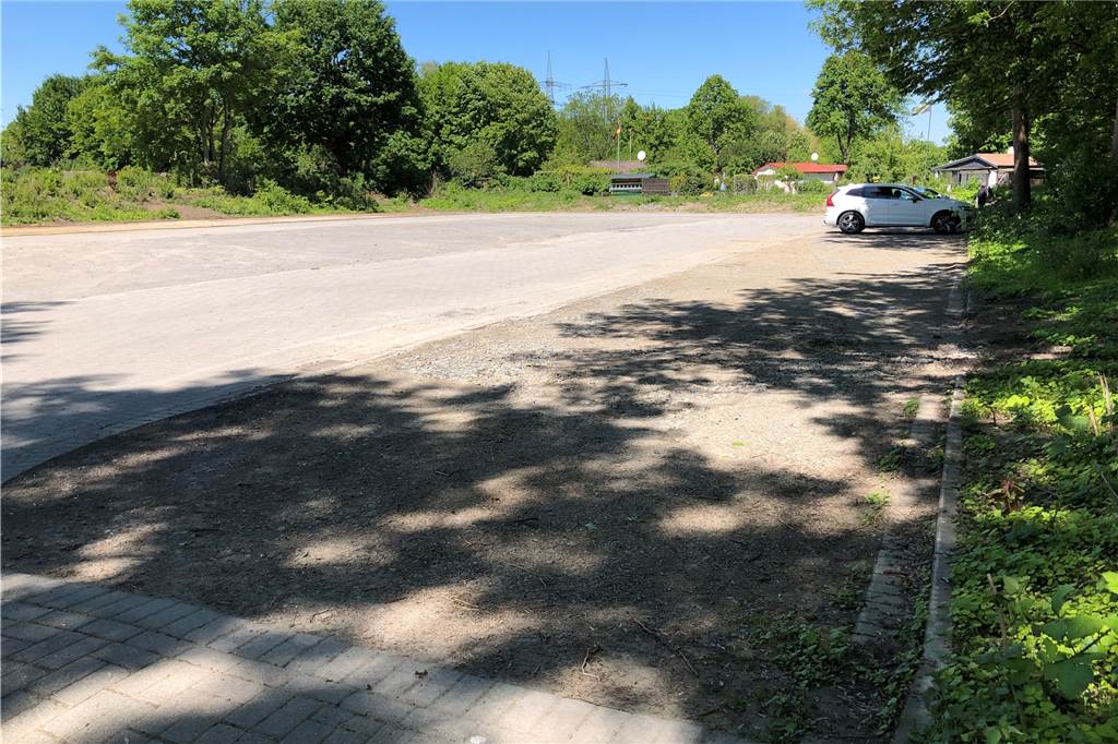 Baustelle zum Ausbau des Pleckenbrinks in Wickede ist beendet Der Parkplatz der Kleingartenanlage Fritz Henßler ist gesäubert worden.
