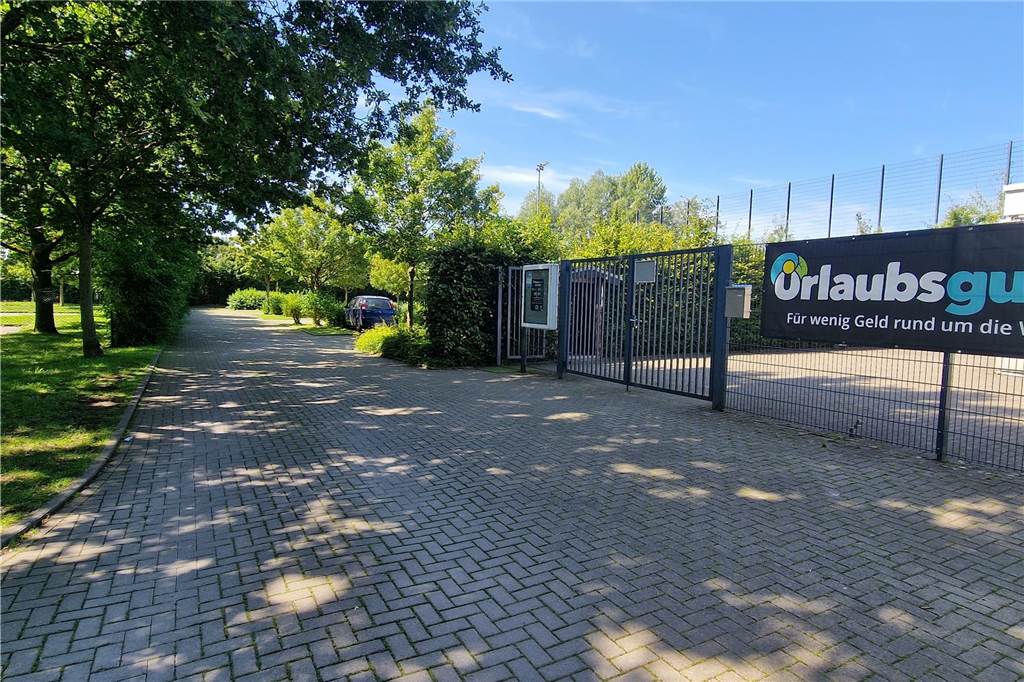 Abschlepp-Gefahr beim Königsborner SV: Nicht am Fitnessstudio parken Der Parkplatz des Königsborner SV ist klein. Deswegen weichen Stadiongänger immer wieder auf den Privatparkplatz nebenan aus - zum Ärger des Betreibers.