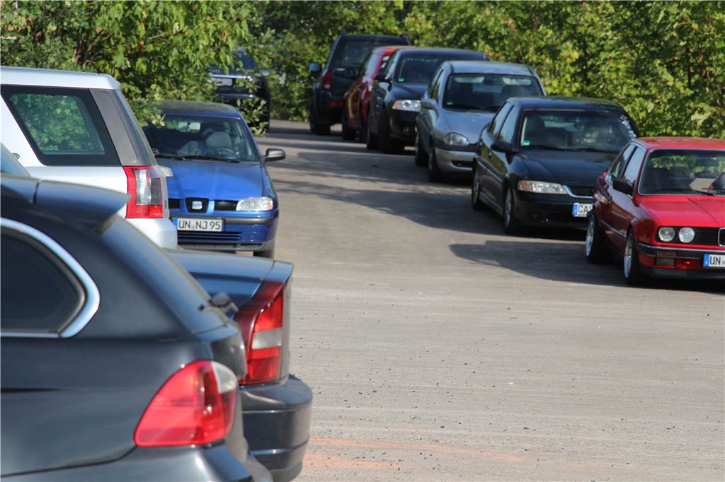 Parkchaos am Borker Bahnhof lässt Pendler verzweifeln Der Parkplatz ist voll.