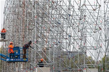 Der „Parthenon der Bücher“, ein Highlight der documenta 14, wird abgebaut. Foto: Swen Pförtner