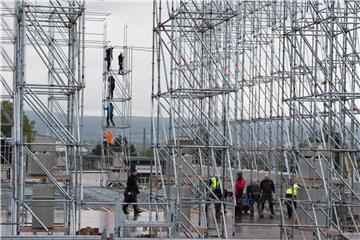 Der „Parthenon of Books“ - nur noch ein Gerippe aus Stahl. Foto: Swen Pförtner