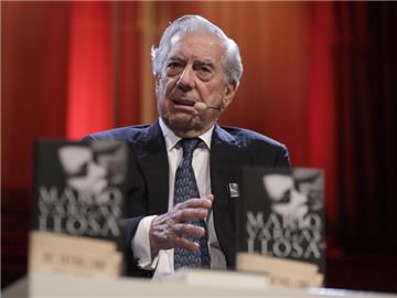 Der peruanische Literaturnobelpreisträger Mario Vargas Llosa stellte in Berlin seinen neuen Roman "Die Enthüllung" vor. Foto: Jörg Carstensen