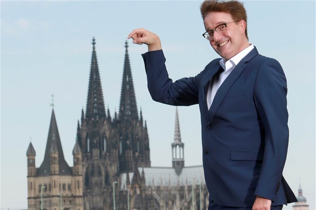 „Winter auf Schloss Sythen“ - Dinner-Abende im beheizten Zelt Der Politkabarettist Christoph Brüske stellt sein aktuelles Programm vor.