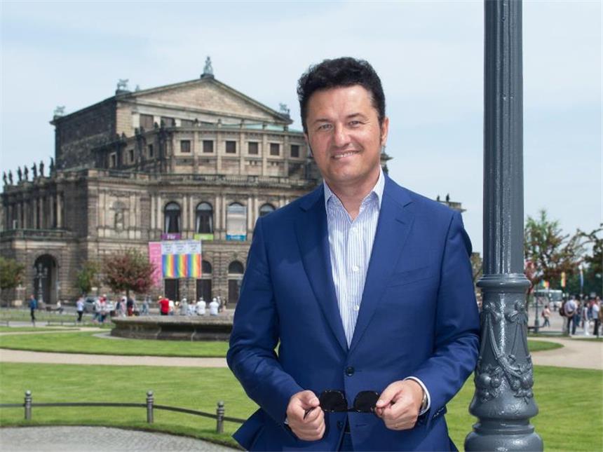 Der polnische Tenor Piotr Becza?a. Foto: Sebastian Kahnert