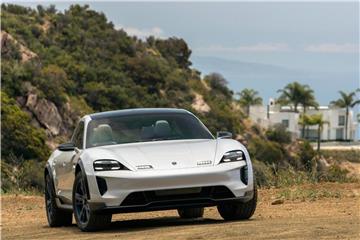 Der Porsche Cross Turismo ist aktuell noch eine Studie, könnte nach Unternehmensangaben aber ab 2020 vom Band rollen. Foto: Porsche
