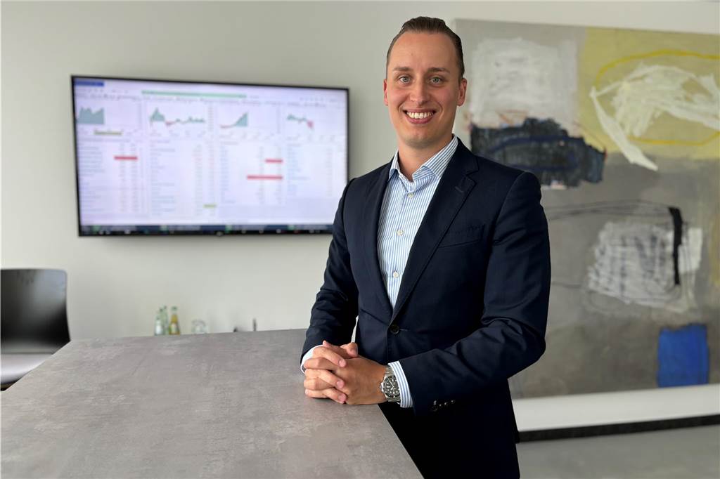 Vermögensberater der Reichen: Dieser Mann handelt mit Millionen Der Portfoliomanager beschäftigt sich den ganzen Tag mit Daten, Zahlen und Analysen zu Wertpapieren.