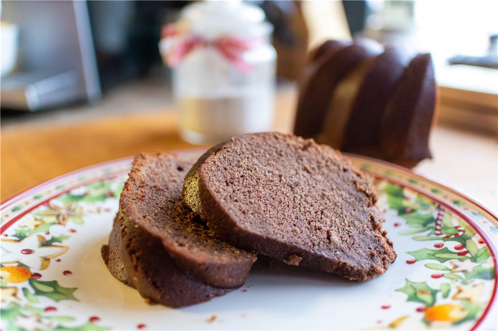 Der Portweinkuchen - er kann mit Lebkuchengewürz oder Zimt eine weihnachtliche Note bekommen oder stattdessen mit Vanille das ganze Jahr über auf die Kaffeetafel passen.