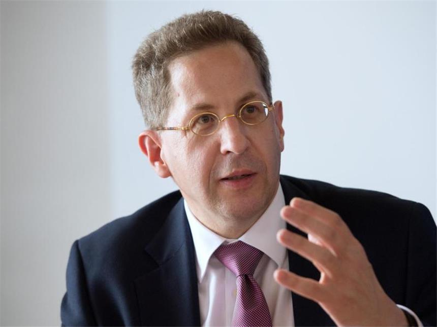 Justizminister trennt sich von Generalbundesanwalt Range Der Präsident des Bundesamts für Verfassungsschutz, Hans-Georg Maaßen, spricht auf einer Pressekonferenz. Foto: Marijan Murat/Archiv