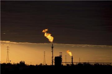 Der Preis für ein Barrel der US-Sorte West Texas Intermediate (WTI) zur Lieferung im August fiel um 44 Cent auf 70,57 Dollar. Foto: Fernando Llano/AP