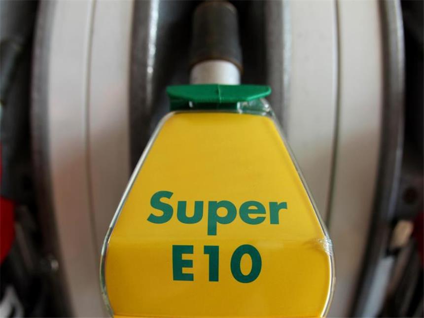 Kraftstoff E10 teurer: Nur noch zwei Cent Abstand zu Super Der Preisvorteil des E10 gegenüber Super schrumpft. Foto: Daniel Karmann