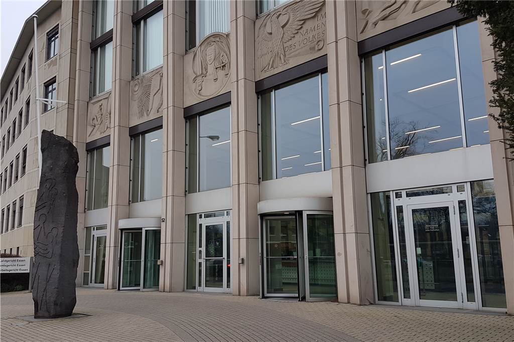 Haftstrafe für Mutter nach Mord an Emma (6): „Eine katastrophale Tat“ Eingang Landgericht Essen