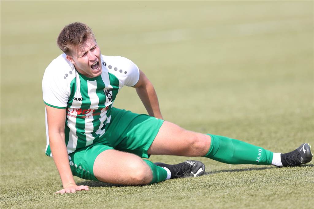 Felix Fohrmann feiert Startelf-Comeback beim PSV Bork Felix Fohrmann liegt verletzt am Boden.