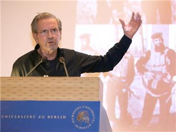 Der Publizist Jürgen Todenhöfer hat dem Grips Theater exklusiv die Rechte an seinem Buch «Inside IS - 10 Tage im «Islamischen Staat»» zur Bearbeitung für ein Jugendstück gegeben. Foto: Stephanie Pilick