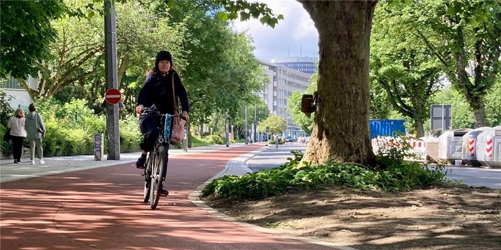 Dortmund als „Kopenhagen Westfalens“? – Radfahrer kritisieren Stadt Der Radwall ist am Ostwall um ein weiteres Teilstück gewachsen und ist auch Thema im Baufortschrittsbericht der Stadt für den Radverkehr.
