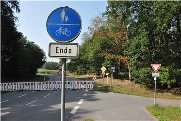 Der Radweg an der Eversumer Straße von Olfen nach Ahsen endet offiziell vor der Lippebrücke Ahsen. Das soll sich bald ändern.