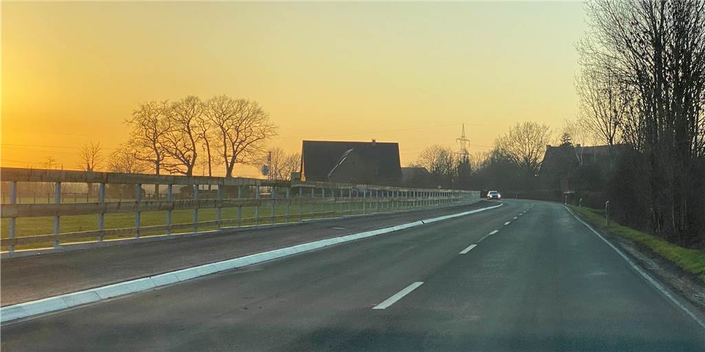 Zweiter Radweg von Herbern nach Drensteinfurt könnte entlang der K21 führen Ein Radweg führt an einer Straße entlang